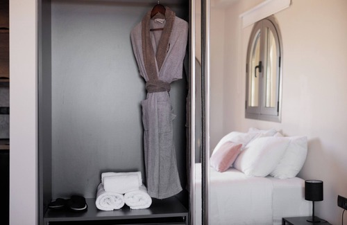 Dafnata Hotel | Studio with Garden View and Communal Pool