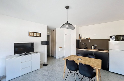 Cannes La Bocca Apartment | Studio with parking in secure residence 50m from the sea and beaches