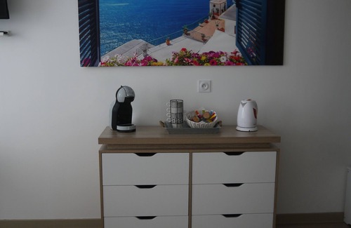 Eguilles Apartment | Studio with private terrace and swimming pool. 15 minutes from the historic center of Aix-en-Provence