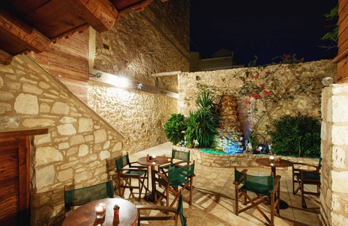 Old Town Rethymnon Apartment | Studio with Shared Patio by Barbara Studios, near the Venetian Port
