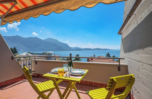 Susello Apartment | Studio with sunny balcony in a residence with pool