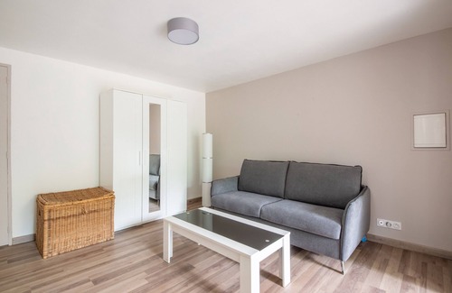 Valbonne Apartment | Studio with swimming pool in quiet location near golf courses and nature park, Sophia technology park