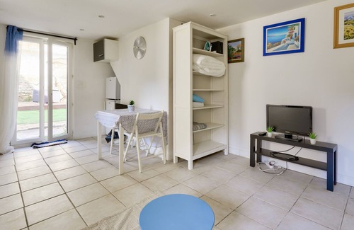 16th Arrondissement Apartment | Studio with terrace and parking 5 minutes from the beach