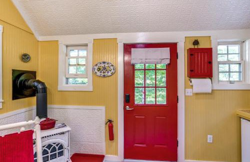 Vernon Apartment | Studio with Trail Access about 10 Mi to Brattleboro!
