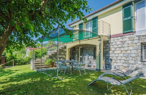 Velva House | Stunning villa for 8 guests with WIFI, TV, terrace, pets allowed and parking