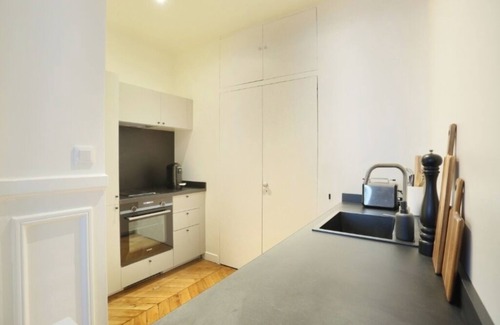 Palais-Royal Apartment | Stunning 1 bed Louvre home w/washing machine and dishwasher