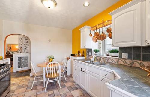 Revere Apartment | Stunning 1 BR-Apt-Oceanview to Revere Beach -3 Train Stop Boston Logan Airport