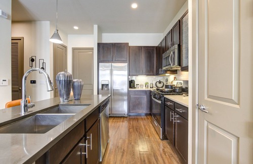 Energy Corridor Apartment | Stunning 1bd suite with warm and bold interiors, great amenities, & a pool view.