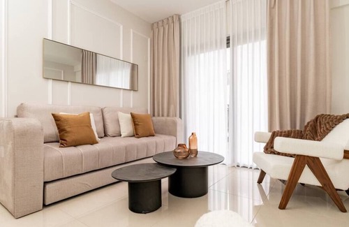 Mea She'arim Apartment | Stunning 2 bdm apt, Haneviim 44