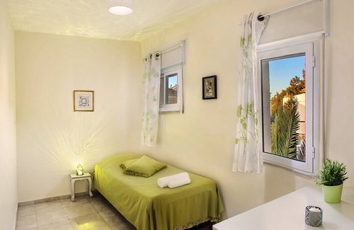 Emek Refaim Apartment | Stunning 2 Bdr In The Best Location Ever! Shelter in the building