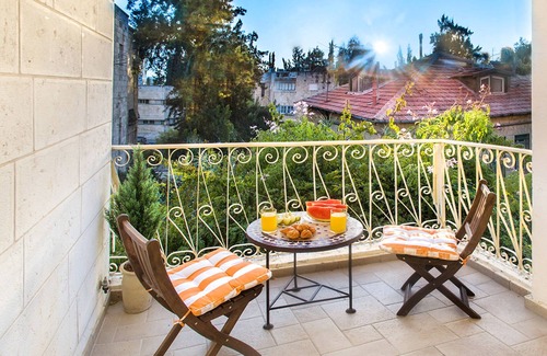Emek Refaim Apartment | Stunning 2 Bdr In The Best Location Ever! Shelter in the building