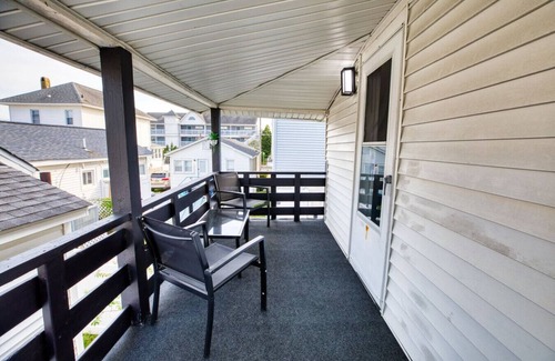 Wildwood Apartment | Stunning 2 BDRM Retreat Steps from WW Beach
