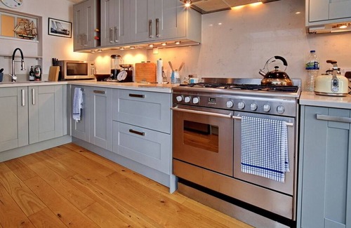 Henley House | Stunning 2 bed house, central location with garden