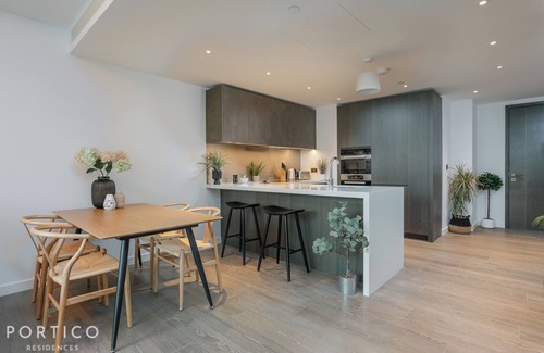 Vauxhall Apartment | Stunning 2-bed apartment in Thames City, situated in Nine Elms neighbourhood.