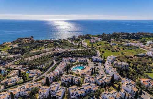 Albufeira Apartment | Stunning 2 bed apt in Sao Rafael, A/C - 5 mins from beach
