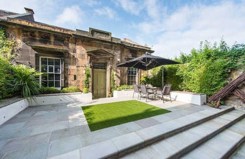 New Town Apartment | Stunning 2 Bed Garden Flat in the heart of Edinburgh's New Town.