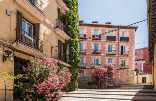 Palacio Apartment | Stunning 2 Bed near Royal Palace!