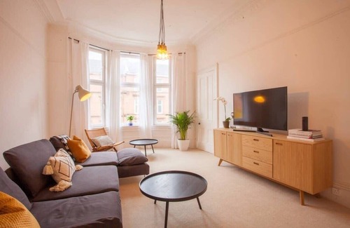 Kelvinbridge Apartment | Stunning 2 bed property in heart of West End