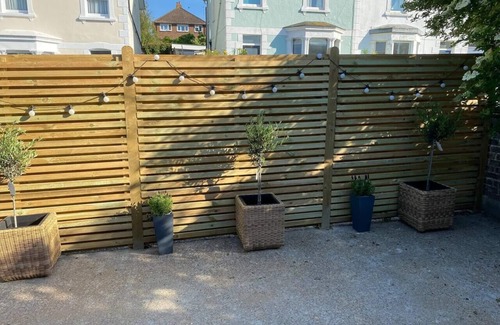 Eastbourne Apartment | Stunning 2-Bed self contained oasis in Eastbourne