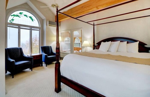 Bartlett Hotel | Stunning 2-Bedroom Nordic Village Condo with Mountain Views, Private Deck & Modern Comforts