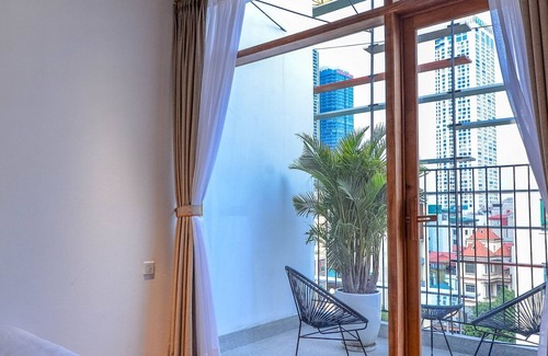 Dich Vong Apartment | Stunning 2B with Balcony in 22Land Residence
