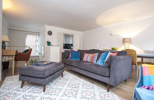 Brompton & Hans Town House | Stunning 2bed/2.5bath mews house in Chelsea SW1