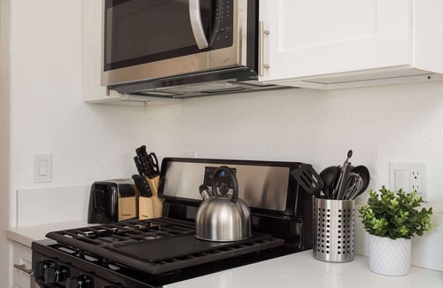 Golden Hill Apartment | Stunning 2BR Apt | Central SD, Parking + WiFi
