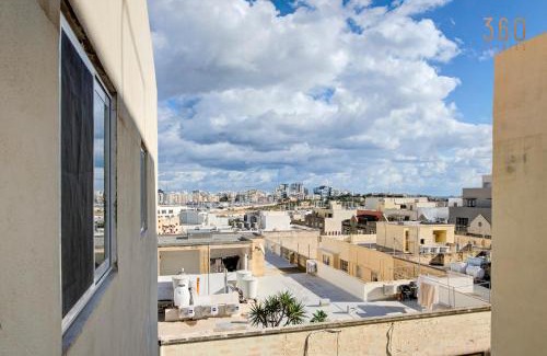 Ta' Xbiex Apartment | Stunning 2BR home with spacious living in Ta'Xbiex by 360 Estates