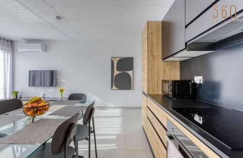 Qawra Apartment | Stunning 2BR Penthouse with large Terrace in Qawra