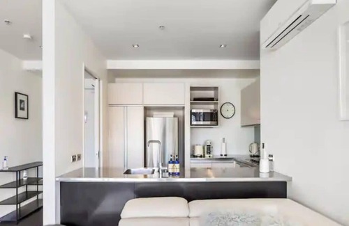 Auckland Central Business District Apartment | Stunning 2BR + Viaduct Views+Parking Zodiak Stays