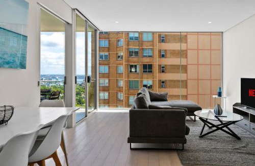 Bondi Junction Apartment | Stunning 2BR with Harbour Views in Bondi Junction