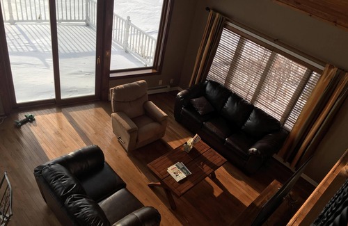 Cleveland Apartment | Stunning 3 bedroom 1.5 bath lakefront getaway on beautiful Oneida Lake