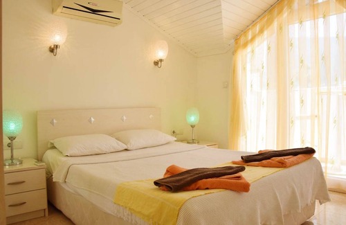 Hisaronu Apartment | Stunning 3 Bedroom 3 Bathroom Apartment With Private Roof Terrace & Free WIFI