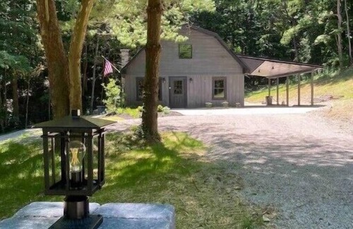 Chillicothe Cabin | stunning 3 bedroom cabin, access to many local trails, shops, activities