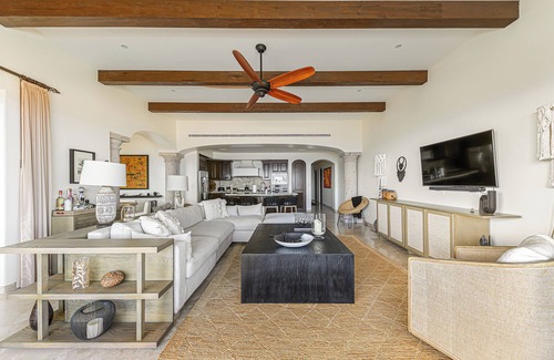 Buzzards Condo | Stunning 3BD Oceanview condo with access to infinity pool and jacuzzi