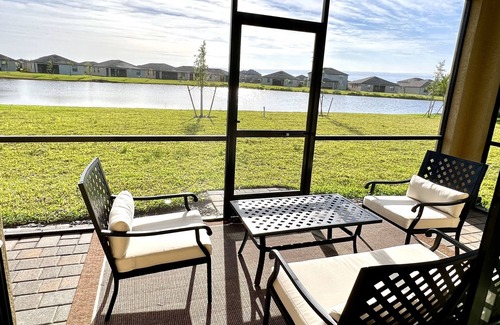 River Hall House | Stunning 3bed-3bath oasis w/lake view