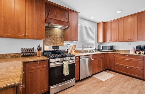 San Diego House | Stunning 3BR Beach Home | Rooftop, Ocean View, Garage & Fire Pit