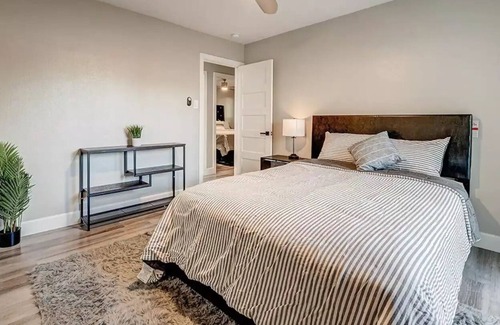 Rancho Oakey House | Stunning 3Br Home, 5 miles to Downtown LV & Strip1