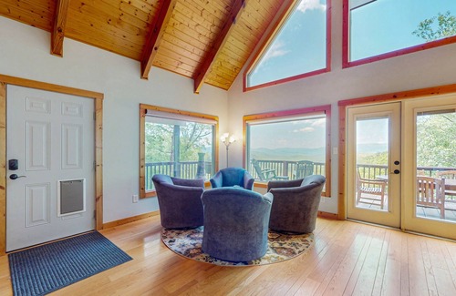 Bryson City House | Stunning 3BR Home with Wifi, Unobstructed Views, and Private Hot Tub on 15 Acres