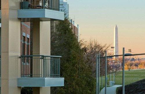 Arlington House | Stunning 3BR Townhome Near DC/Boeing Park/Airport