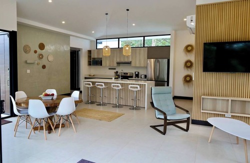 Junquillal Villa | Stunning 3BR Villa Near Beach: w/Pool*Gym*Jungle