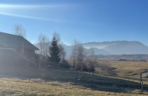 Moieciu Ski Chalet | Stunning 4-Bed Chalet in Bran with Superb Panorama