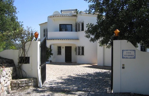 Fialho Villa | Stunning 4 bed villa with own pool, and views, on a hill near Faro, sleeps 8+1