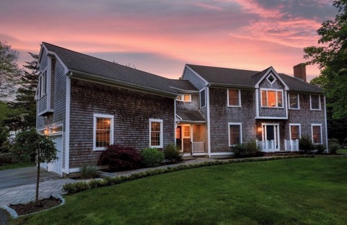 Bliss Corner House | Stunning 4 bedroom with access to private beach