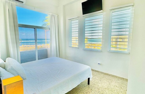 Arecibo Pueblo House | Stunning 4 Bedroom Atlantic Ocean View Loft in Arecibo, ac,wifi, newly remodeled
