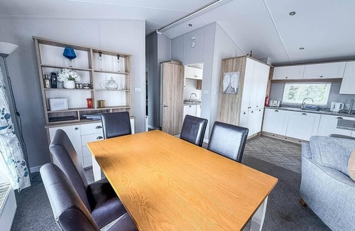 Kessingland Cabin | Stunning 4 berth lodge with decking at Breydon Water in Norfolk ref 10094B