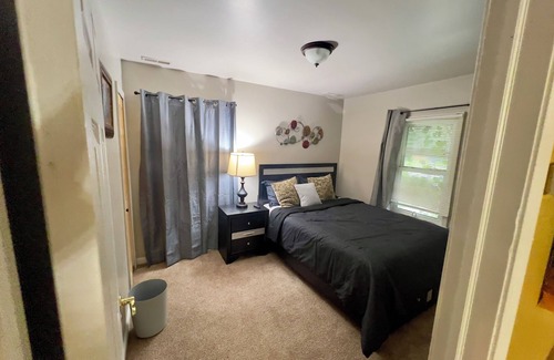 Mount Clemens House | Stunning 4BR Ranch-Style Home with Modern.