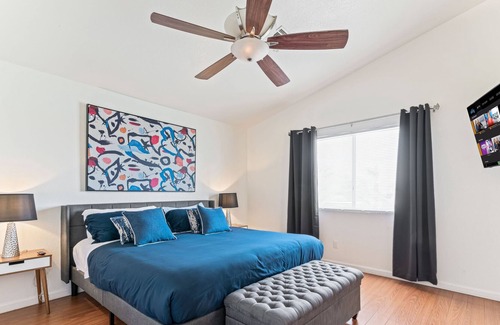 Summerlin House | STUNNING 5 BDR HOUSE W/ HEATED POOL, FOR 10 GUESTS