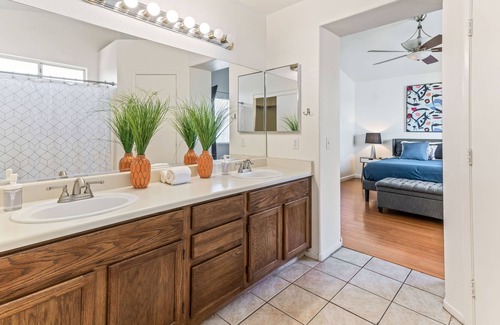 Summerlin House | STUNNING 5 BDR HOUSE W/ HEATED POOL, FOR 10 GUESTS