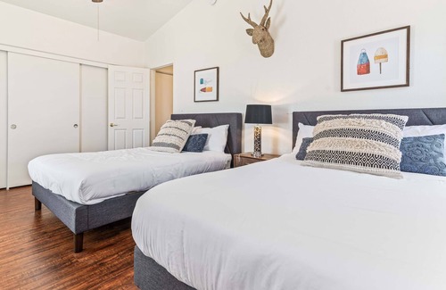 Summerlin House | STUNNING 5 BDR HOUSE W/ HEATED POOL, FOR 10 GUESTS